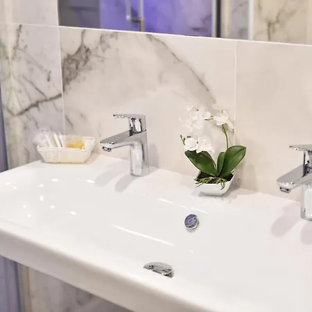 Ruins Luxury 4* بومبيي